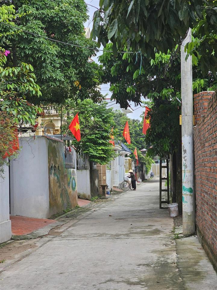 Bán đất đẹp đồng tháp dt 55m2 mt 4m khổ vuông, đường thông ô tô, gần trục 20m, dân giàu.