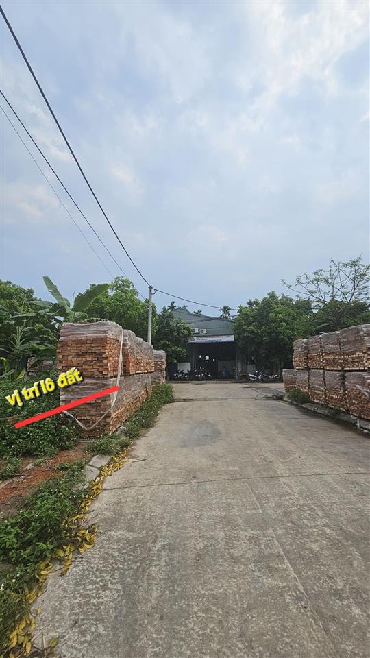 Siêu hot ! 70m đấu giá cổng ngói sát ql32, đất đẹp, không lỗi lầm chỉ 7xtr/m 0915 074 ***