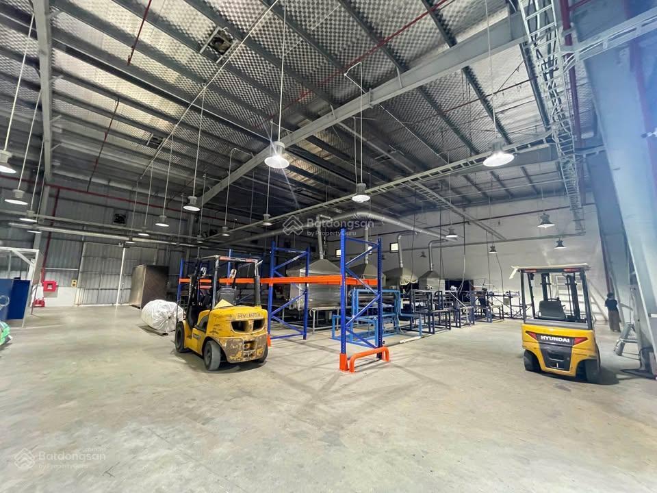 Cần thuê kho 1.000m2 ở đan phượng, sẵn sơn nền epoxy, khung zamil 8  9m, vào luôn 0915 074 ***