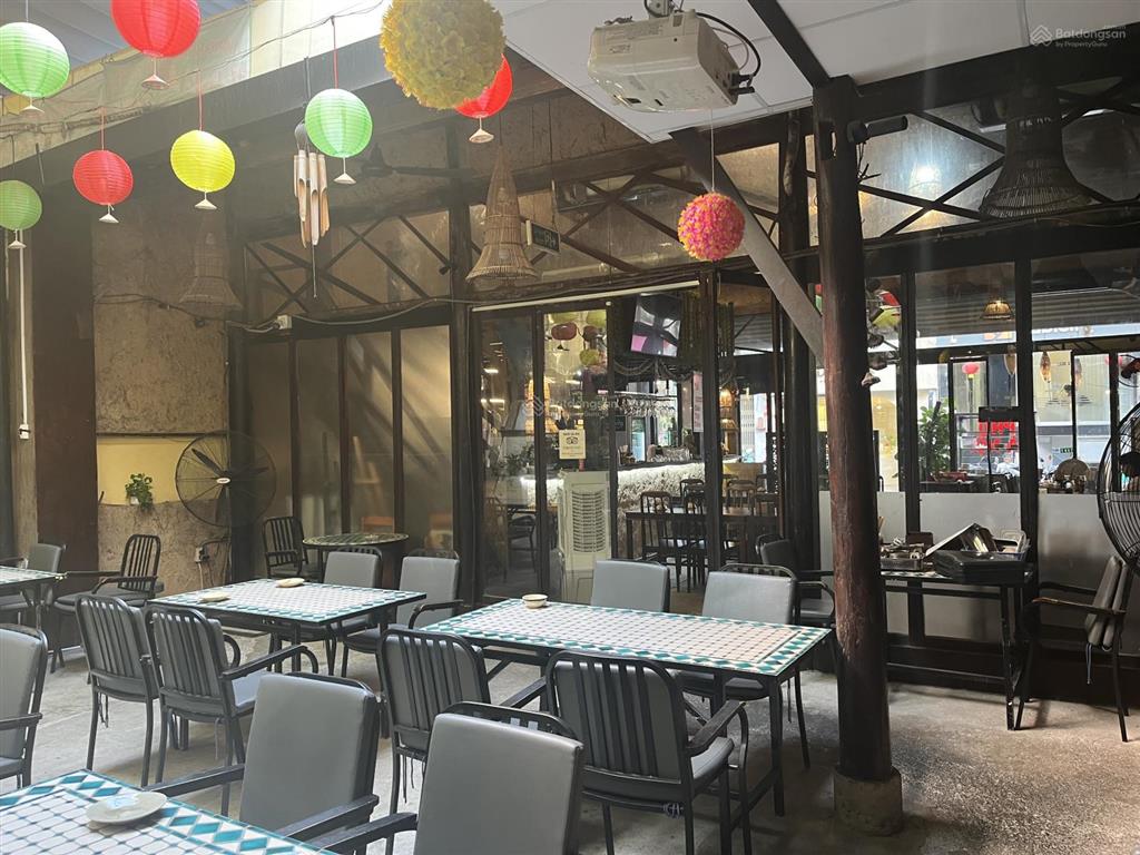 Cho thuê nhà hẻm 55 lê thị hồng gấm, quận 1 8,3m x 24m, nhà trệt gỗ truyền thống, có sân vườn...