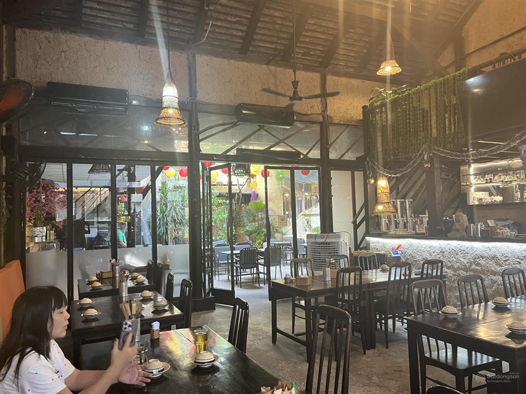 Cho thuê nhà hẻm 55 lê thị hồng gấm, quận 1 8,3m x 24m, nhà trệt gỗ truyền thống, có sân vườn...