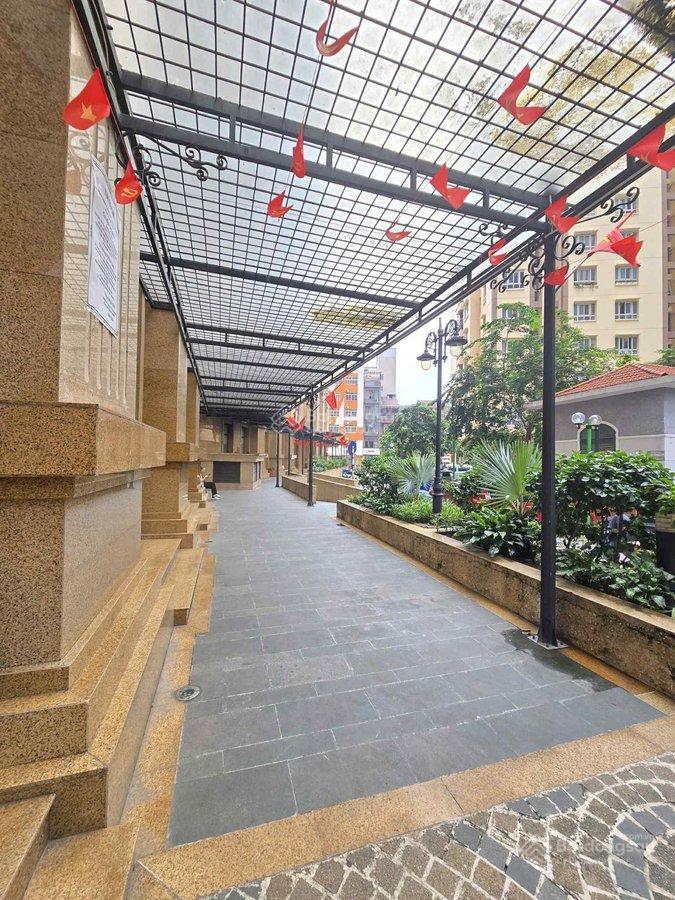 Bán gấp căn chung cư cao cấp 36 hoàng cầu  sát hồ  tiện ích ngập tràn 126m2 giá 17.8 tỷ