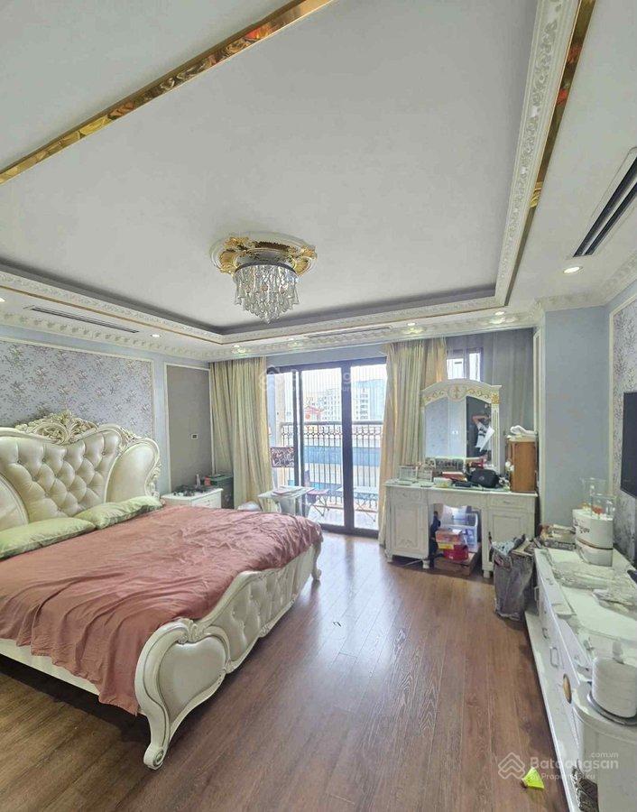 Bán gấp căn chung cư cao cấp 36 hoàng cầu  sát hồ  tiện ích ngập tràn 126m2 giá 17.8 tỷ