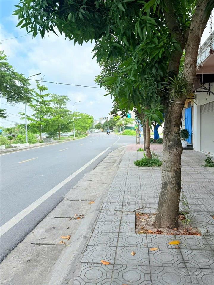 Cần bán gấp nhà ô tô tránh  vỉa hè lớn  mặt đường trục chính thanh tân kiến xương, 100m² giá 5 tỷ