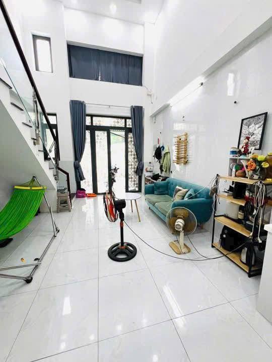 Bán Nhà 1Trệt 1Lững Mặt Tiền Đường 102 Lã Xuân Oai, Tăng Nhơn Phú A, Quận 9