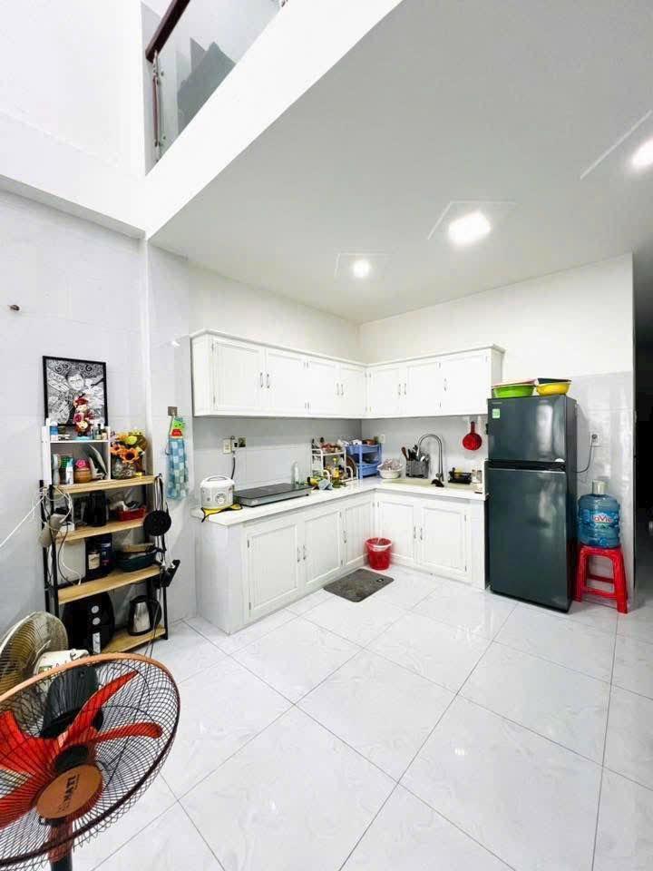 Bán Nhà 1Trệt 1Lững Mặt Tiền Đường 102 Lã Xuân Oai, Tăng Nhơn Phú A, Quận 9