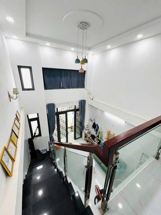 Bán Nhà 1Trệt 1Lững Mặt Tiền Đường 102 Lã Xuân Oai, Tăng Nhơn Phú A, Quận 9