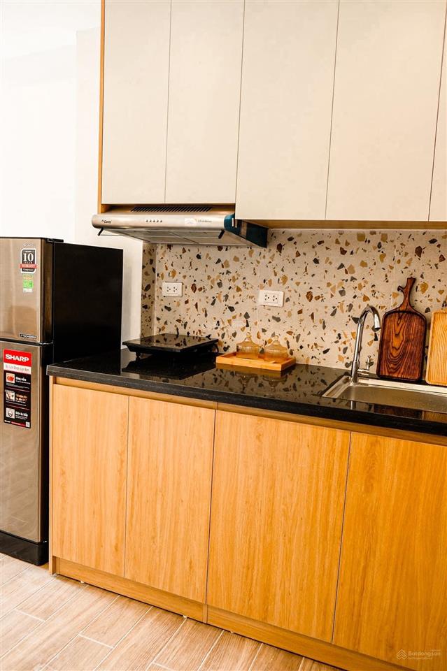 Cho thuê căn hộ full đồ, nhà mới xây, rất thoáng, trung tâm, ngõ to ô tô đỗ cửa