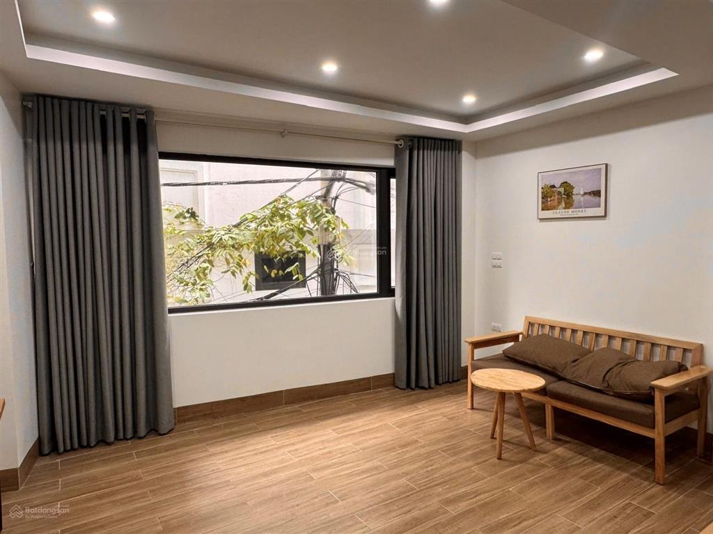 Cho thuê căn hộ full đồ, nhà mới xây, rất thoáng, trung tâm, ngõ to ô tô đỗ cửa
