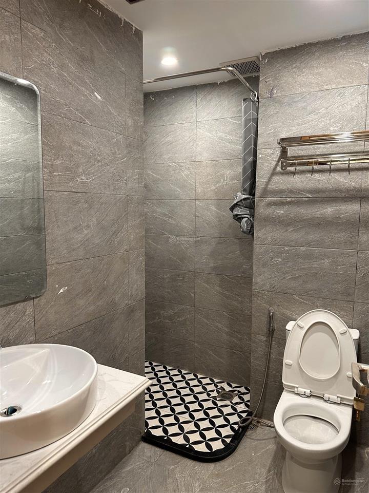 Cho thuê căn hộ full đồ, nhà mới xây, rất thoáng, trung tâm, ngõ to ô tô đỗ cửa