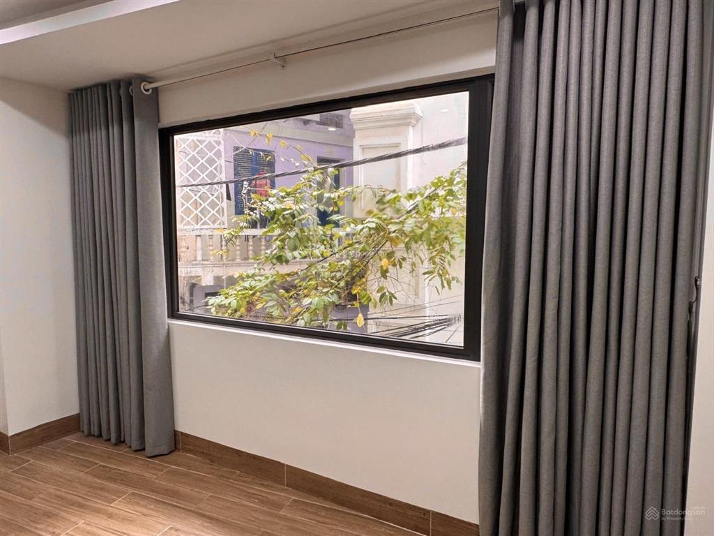 Cho thuê căn hộ full đồ, nhà mới xây, rất thoáng, trung tâm, ngõ to ô tô đỗ cửa