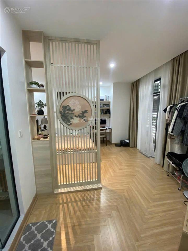 Cho thuê ch royal city, 130m2, 4pn, rộng rãi, view bể bơi đẹp mắt