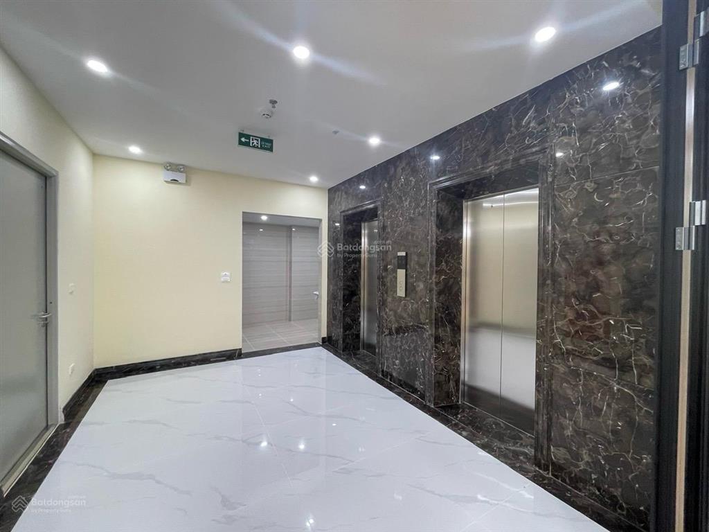 Cho thuê tòa nhà 10 tầng ốp kính full hoàng ngân 190m² x 10t, mt 8m, thông sàn, thang máy. 100tr