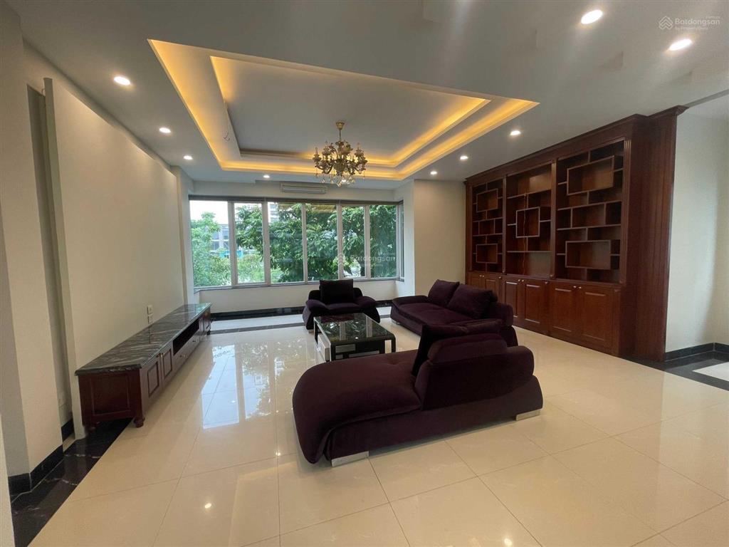 Cho thuê nhà nguyễn thị định  cầu giấy. dt 270m2 x 5 tầng 1 hầm, mt 14m. full đồ. giá 70tr