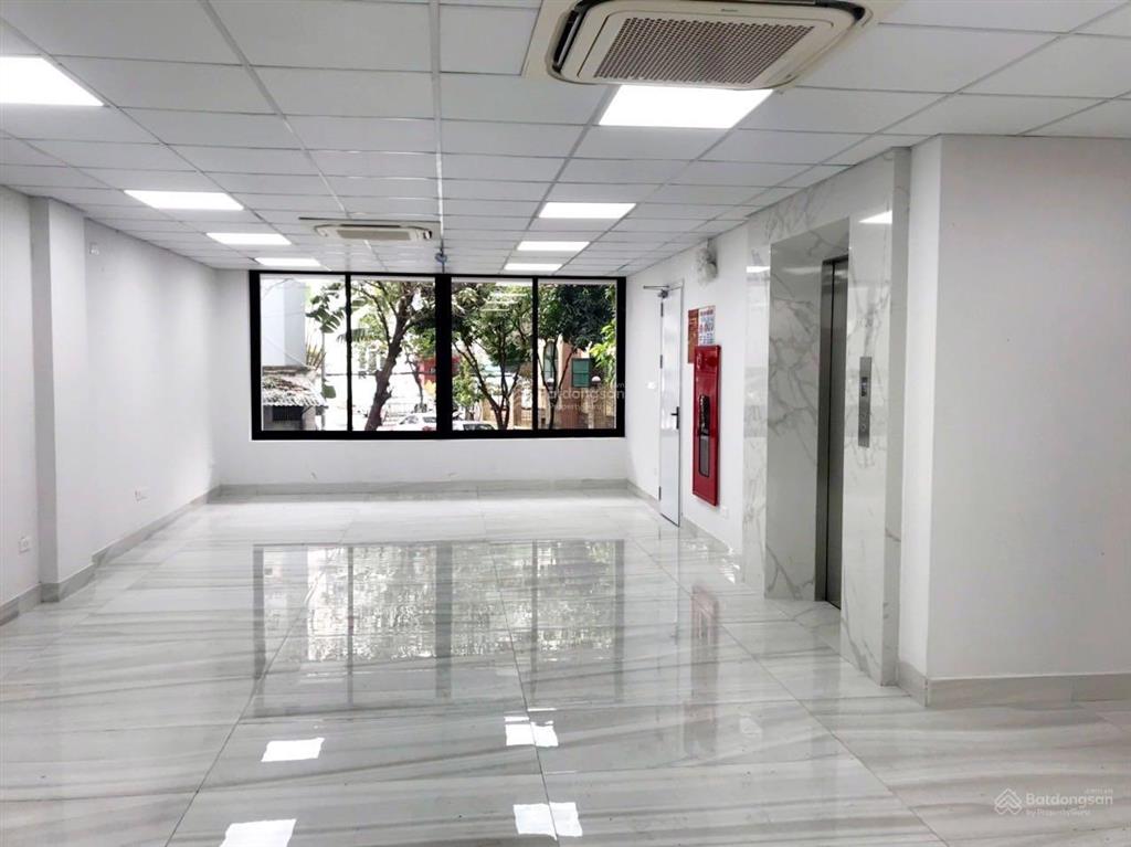 Cho thuê tòa văn phòng đường lạc long quân  xuân la 150m2x7 tầng + hầm, mt 8m, thang máy, 45tr/th