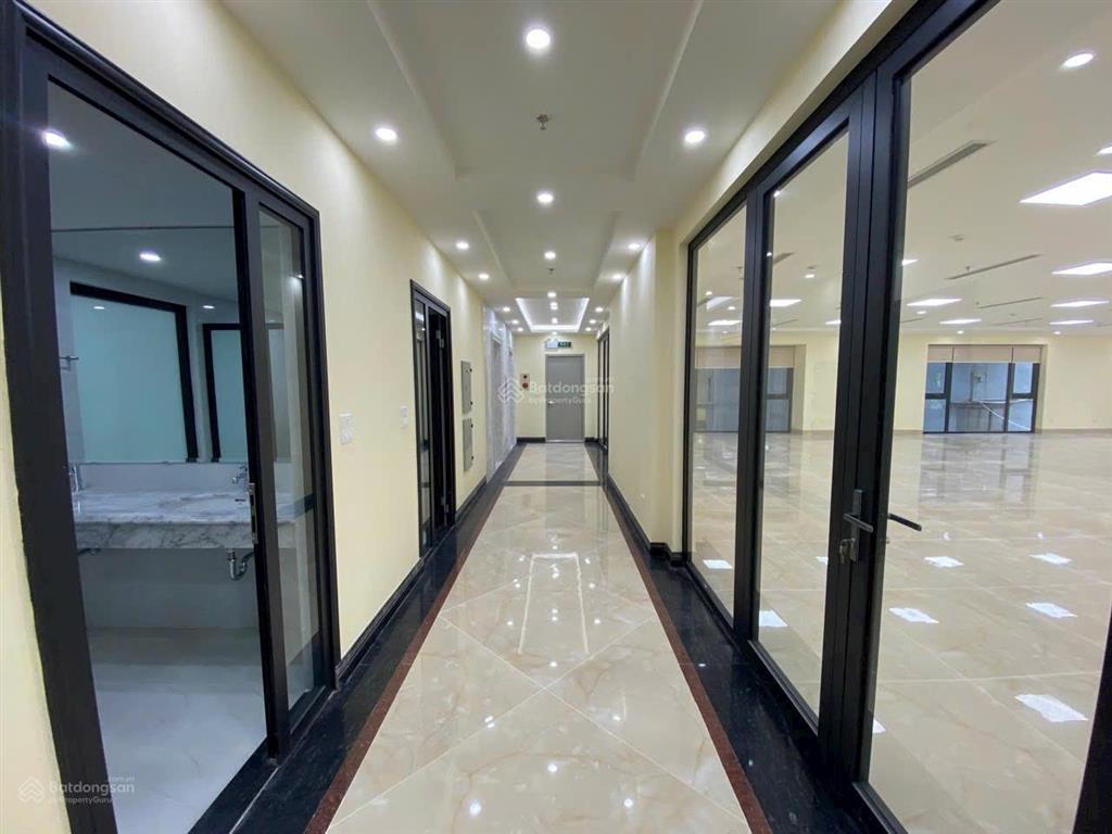 Tòa nhà phố hoàng ngân  nguyễn thị định 100m2 8 tầng 1 hầm, pccc chuẩn, mặt tiền khủng