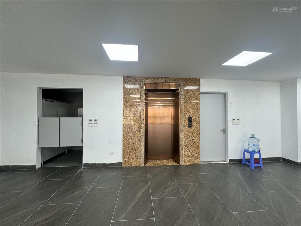 Nhà mới trung hòa  vũ phạm hàm  140m2 x 6t 1 hầm, mt 7m để được 6 ô tô. thông sàn thang máy, 60tr