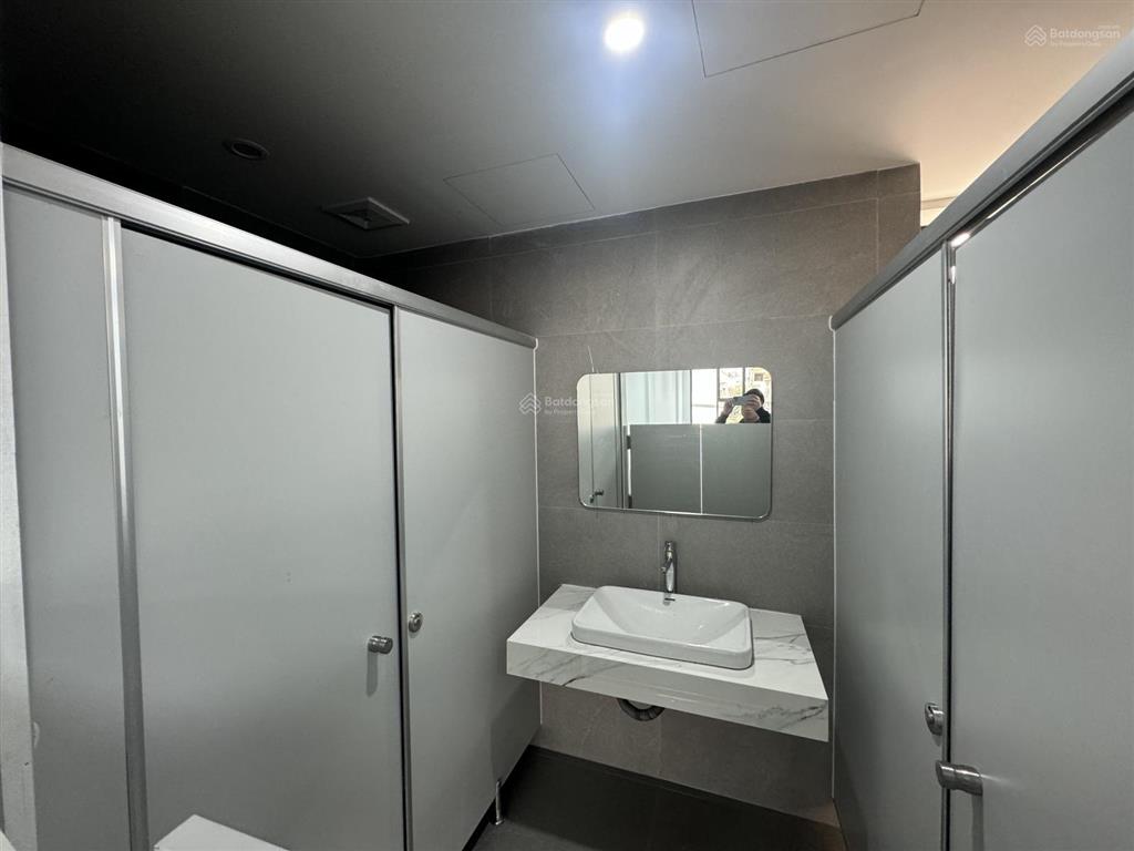 Nhà mới trung hòa  vũ phạm hàm  140m2 x 6t 1 hầm, mt 7m để được 6 ô tô. thông sàn thang máy, 60tr