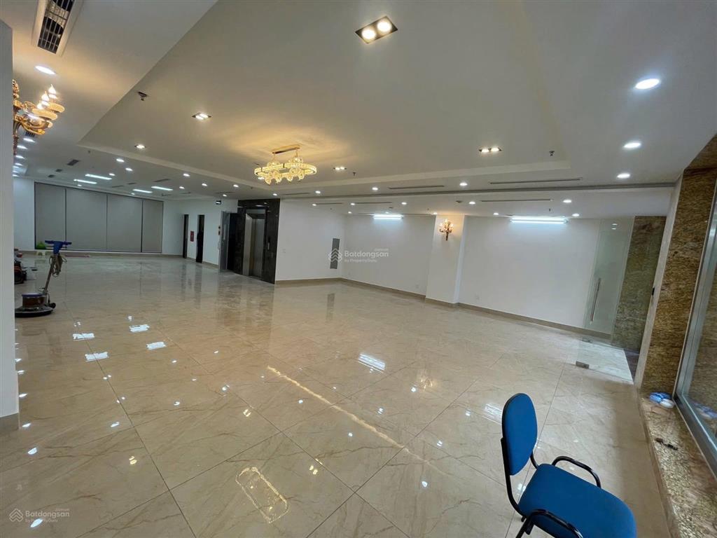 Chính chủ cần cho thuê nhà mặt phố lê văn lương dt 170m2x9t 1 hầm mt 10m thông sàn mới giá 150tr