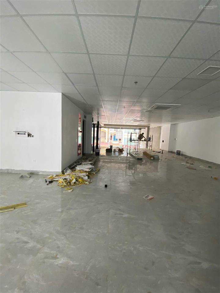 Cho thuê nhà lô góc dịch vọng hậu, cầu giấy, 180m2, 7t, 1h, mt 28m, nhà mới 100% pccc. giá 100tr