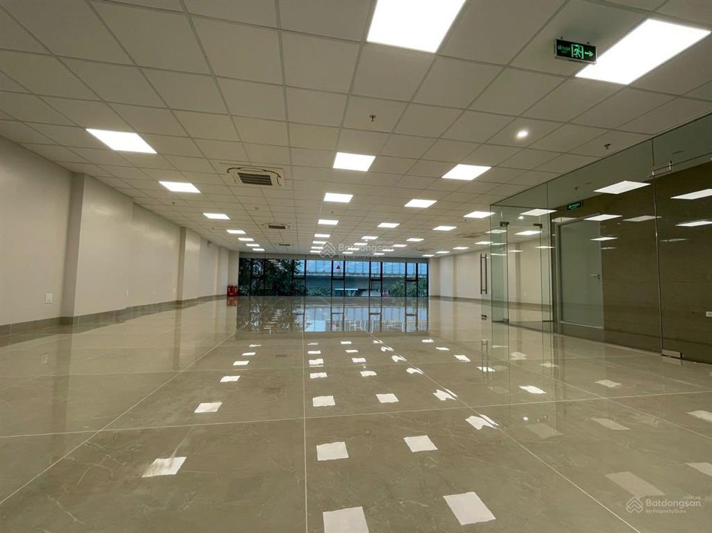 Cho thuê nhà 300m2 x 8 tầng, mặt tiền 15m, tổng 1700m2, mặt đường vũ trọng phụng  nguyễn trãi