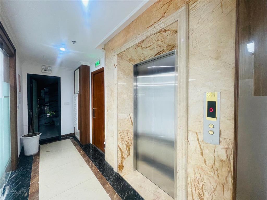 Cho thuê vip nguyễn tuân  thanh xuân, 240m2x5t, 1 hầm, thông sàn, thang máy cuối, ôtô đỗ thoải mái