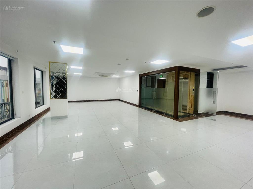 Cho thuê vip nguyễn tuân  thanh xuân, 240m2x5t, 1 hầm, thông sàn, thang máy cuối, ôtô đỗ thoải mái