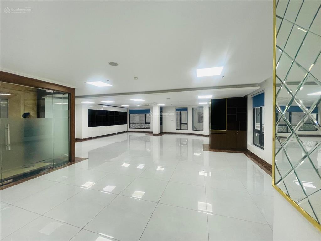 Cho thuê vip nguyễn tuân  thanh xuân, 240m2x5t, 1 hầm, thông sàn, thang máy cuối, ôtô đỗ thoải mái