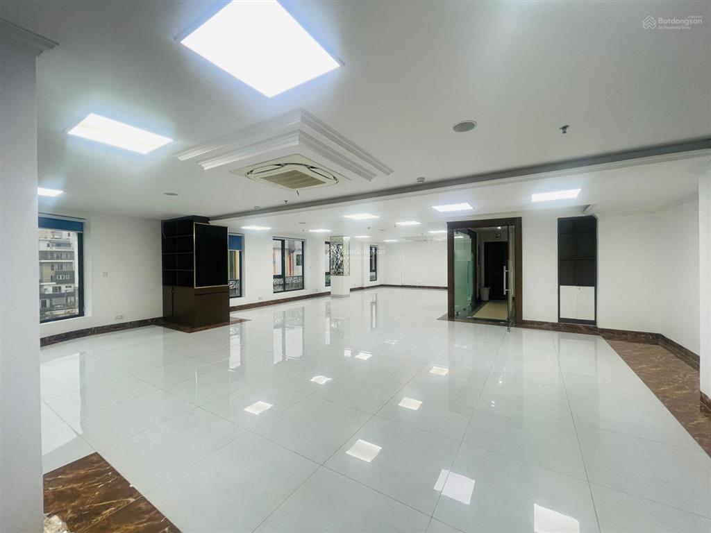 Cho thuê vip nguyễn tuân  thanh xuân, 240m2x5t, 1 hầm, thông sàn, thang máy cuối, ôtô đỗ thoải mái