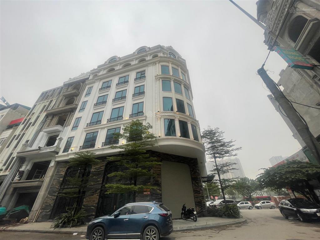 Cho thuê vip nguyễn tuân  thanh xuân, 240m2x5t, 1 hầm, thông sàn, thang máy cuối, ôtô đỗ thoải mái