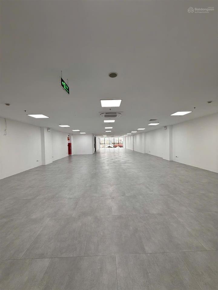 Cho thuê toà nhà vp mp lê văn lương  cầu giấy . dt 230m x 9tầng 1 hầm pccc nghiệm thu. mt 15m.