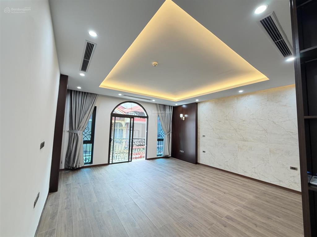 Cho thuê nhà phùng chí kiên  cầu giấy, 80mx5 tầng, thang máy, full nội thất cao cấp, oto đỗ, 29tr
