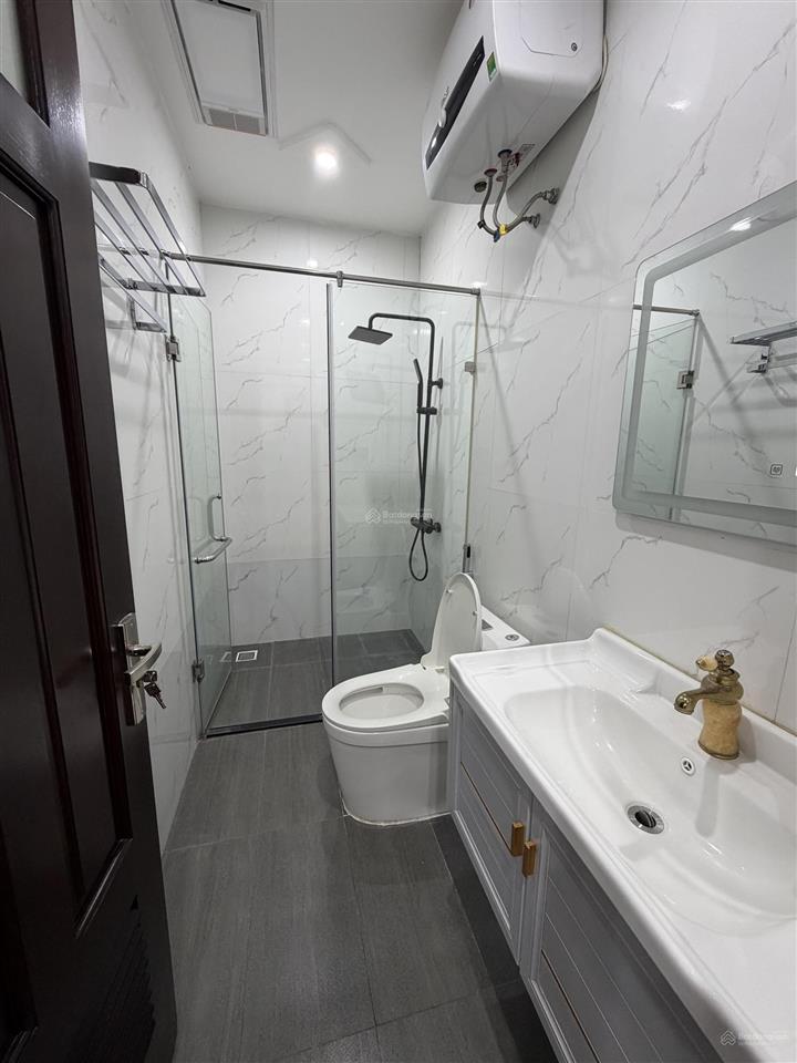 Cho thuê nhà phùng chí kiên  cầu giấy, 80mx5 tầng, thang máy, full nội thất cao cấp, oto đỗ, 29tr