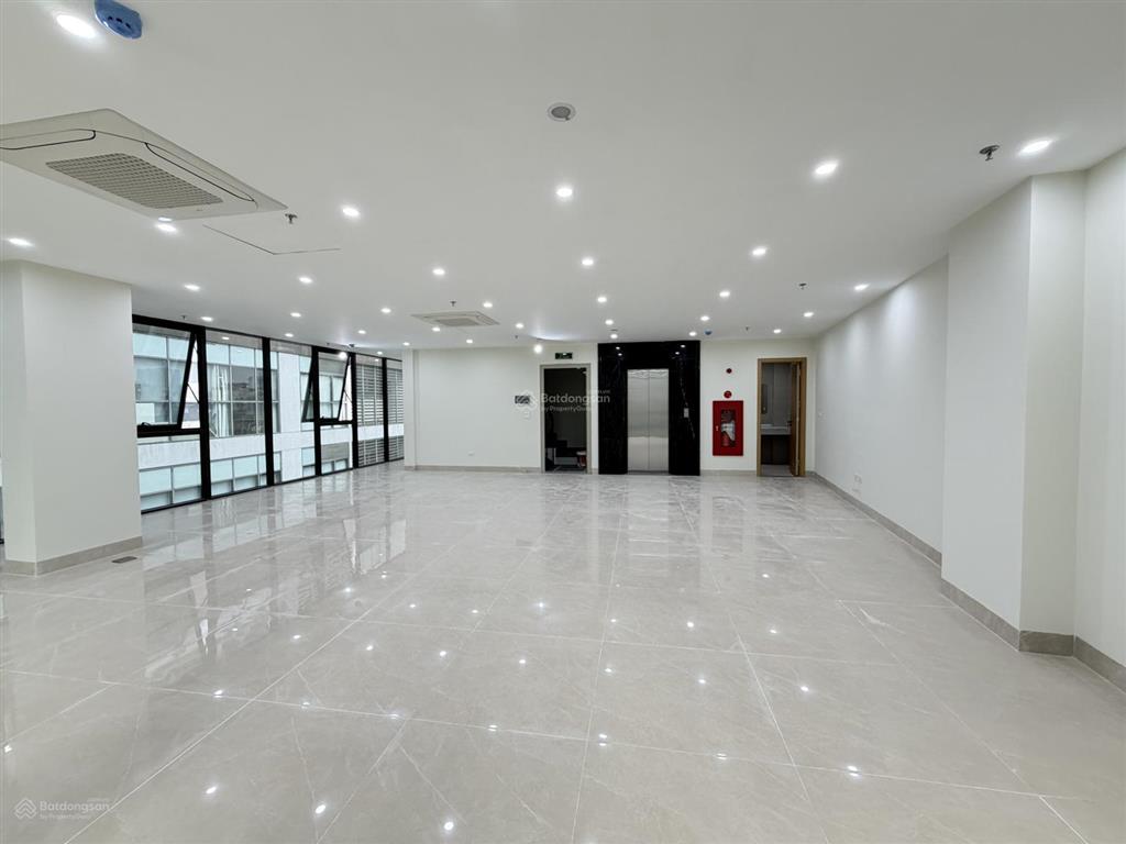 Tôi cho thuê bt hoàng đạo thúy hoàng ngân, dt 220m2*4 tầng, mt 14m, nhà hàng, văn phòng, thông sàn