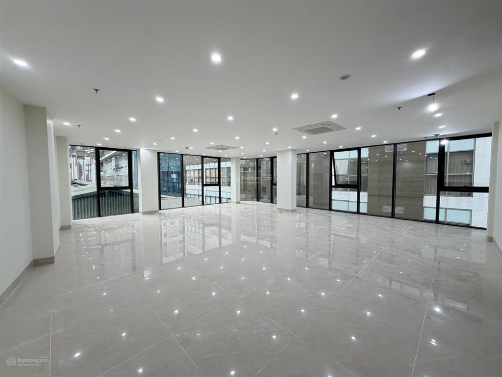 Tôi cho thuê bt hoàng đạo thúy hoàng ngân, dt 220m2*4 tầng, mt 14m, nhà hàng, văn phòng, thông sàn