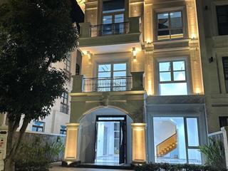 Cho thuê nhà vườn mới ở đỗ quang  hoàng ngân. dt 190m2 x 5 tầng, mt 10m full đồ cao cấp giá 50tr