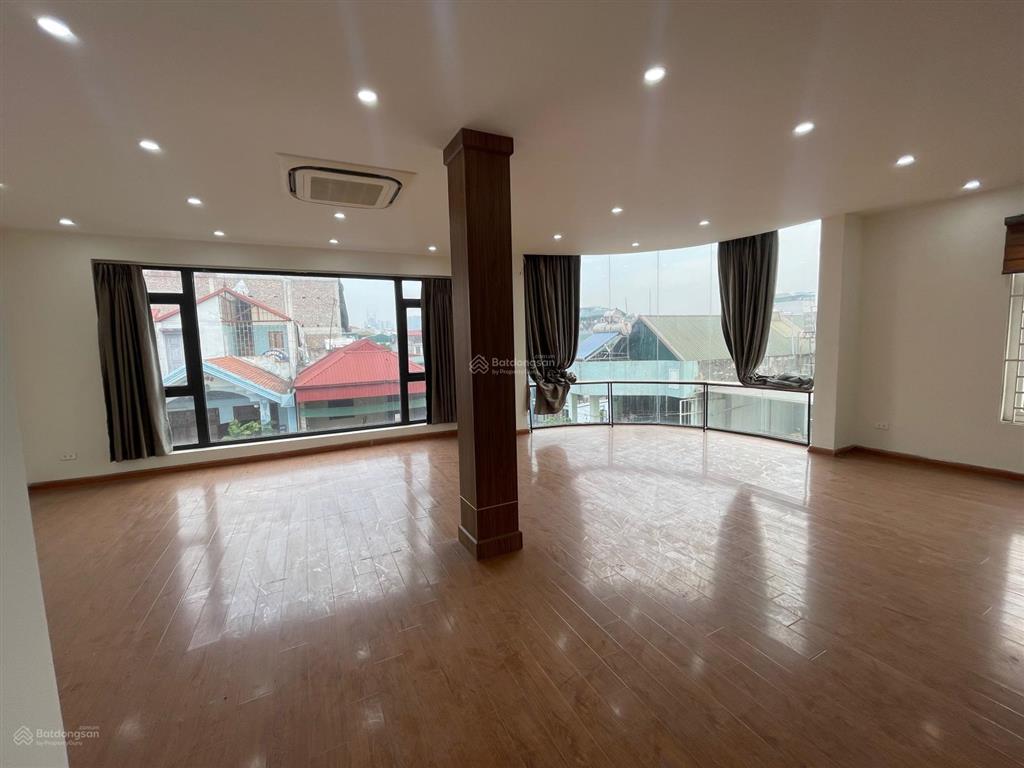 Cho thuê nhà phố duy tân  dịch vọng hậu, cầu giấy 80m2x7t thông sàn, full đẹp để 2 ôtô trong nhà