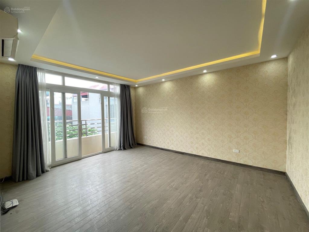 Cho thuê nhà phố duy tân  dịch vọng hậu, cầu giấy 80m2x7t thông sàn, full đẹp để 2 ôtô trong nhà