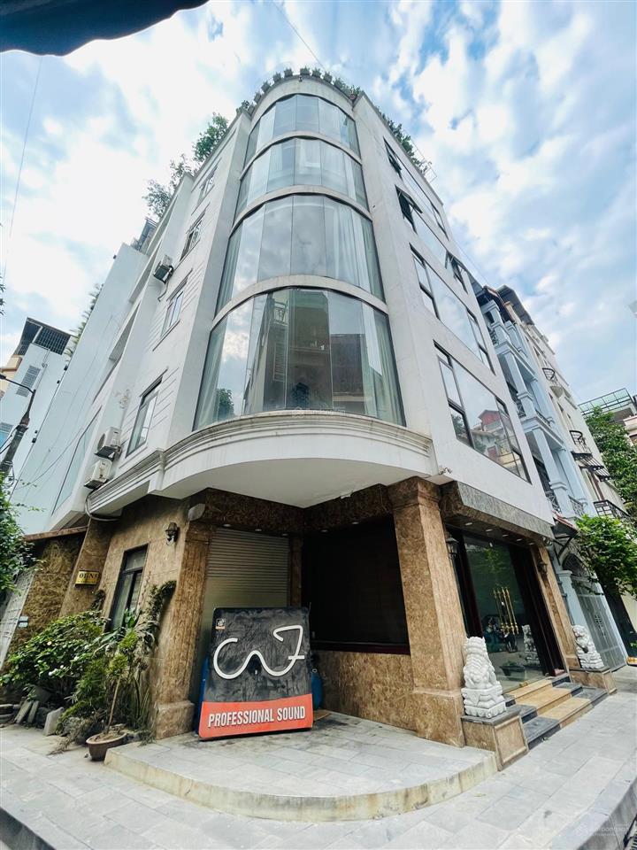 Cho thuê nhà phố duy tân  dịch vọng hậu, cầu giấy 80m2x7t thông sàn, full đẹp để 2 ôtô trong nhà