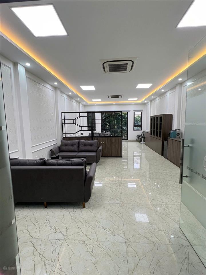 Chính chủ cho thuê nhà trong ngõ tại võ chí công dt 70m2x6t, mt 5m ngõ rộng 2 ô tô tải. giá 30tr/th