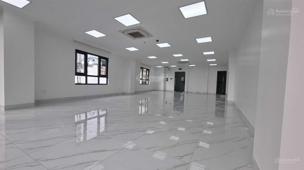 Cho thuê nhà đường nguyễn văn huyên, tây hồ, hn. dt 150m2, 6 tầng nhà mới có thang máy. giá 75tr/th