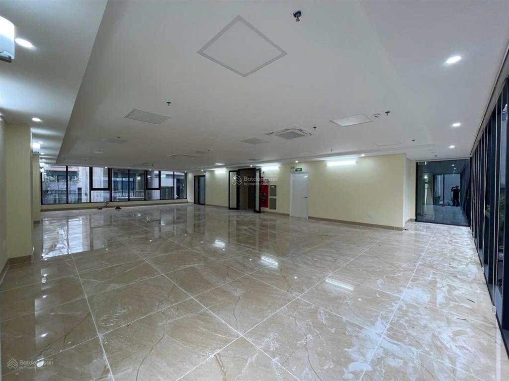 Cho thuê mặt phố nguỵ như kon tum, 148m2, 9 tầng 1 hầm,thông sàn, thang máy, pccc nghiệm thu, 158tr