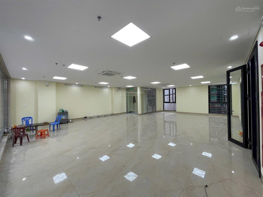 Cho thuê mặt phố nguỵ như kon tum, 148m2, 9 tầng 1 hầm,thông sàn, thang máy, pccc nghiệm thu, 158tr