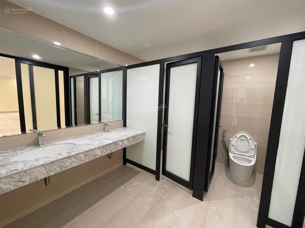 Cho thuê mặt phố nguỵ như kon tum, 148m2, 9 tầng 1 hầm,thông sàn, thang máy, pccc nghiệm thu, 158tr