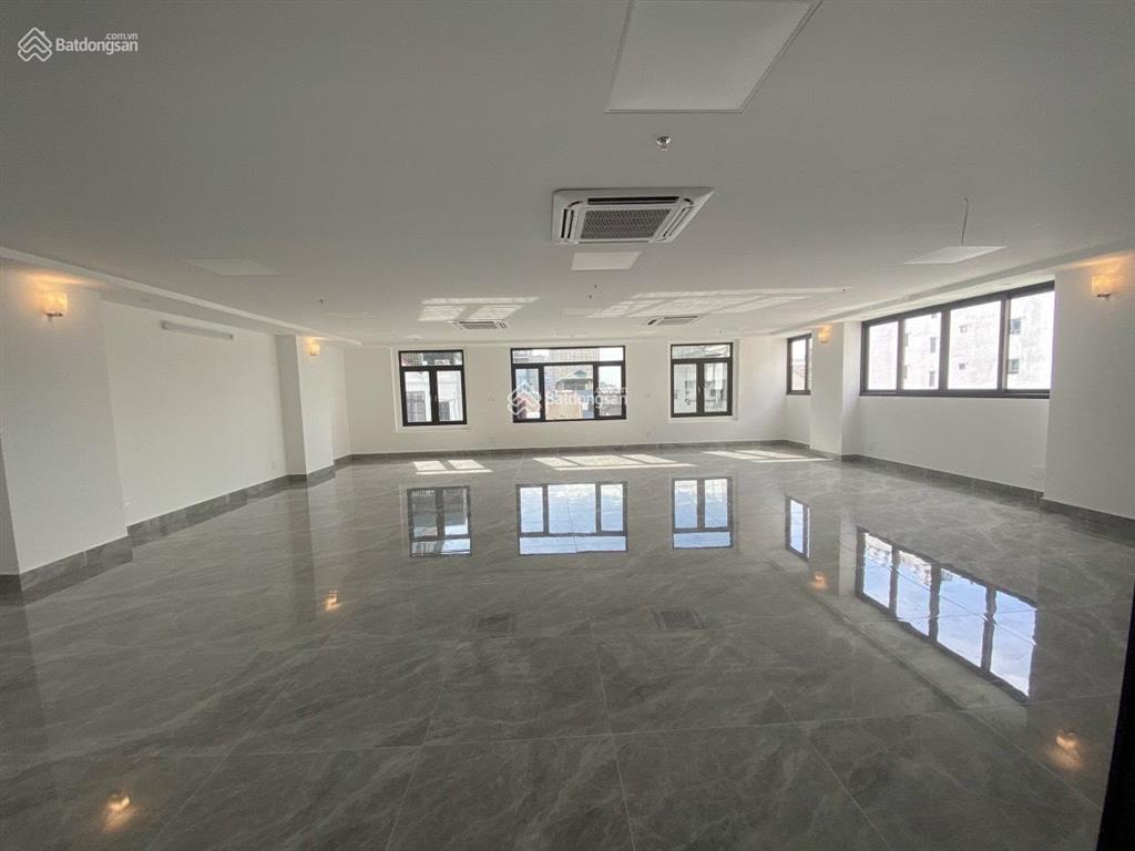 Cho thuê nhà khu phân lô ngõ trung kính, 80m2 * 7 tầng 1 hầm nhà mới toanh thang máy full điều hòa