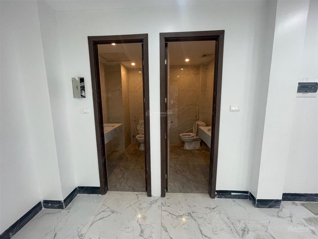 Cho thuê tòa nhà cực đẹp mới tinh mặt phố khuất duy tiến 135m2, 1 hầm, 8 nổi
