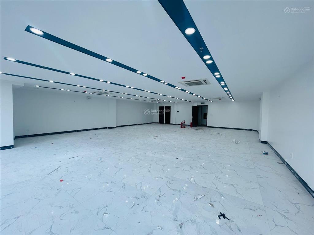 Cho thuê tòa nhà cực đẹp mới tinh mặt phố khuất duy tiến 135m2, 1 hầm, 8 nổi