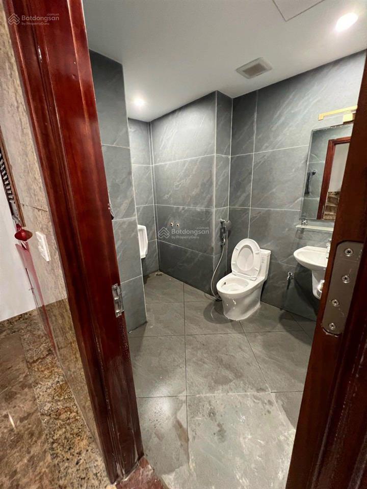 Nhà mới xây phố trần duy hưng  nguyễn khang thang máy dt 63m2 x 7t, 2 ôtô 7 chỗ tầng 1, giá 24tr