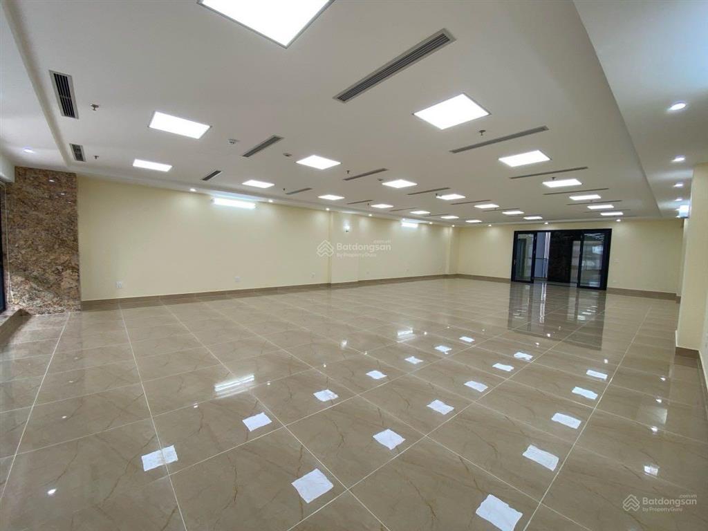 Cho thuê tòa nhà mp đại cồ việt  hai bà trưng, dt 260m2, 9 tầng nổi, 1 hầm, thang máy, thông sàn