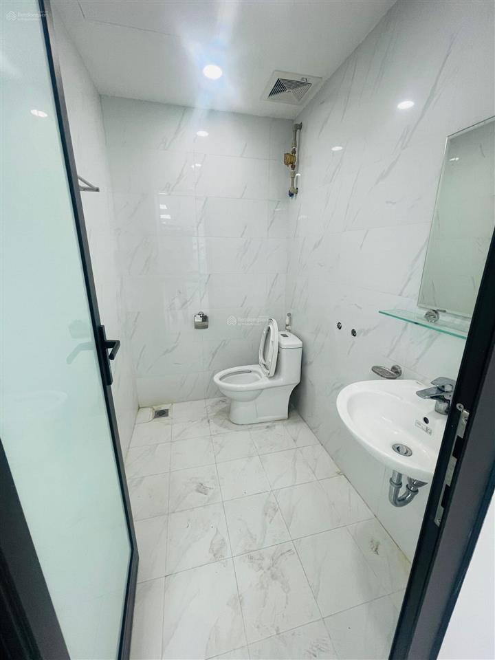 Cho thuê nhà ngõ nguyễn hoàng  mỹ đình. 80m² x 7t, mt 7m, thang máy, thông sàn, nội thất cao cấp